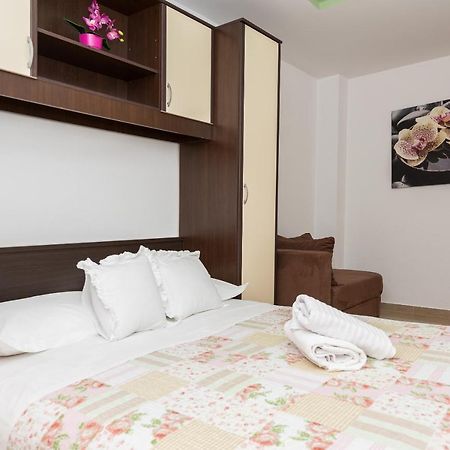 Apartments Villa Vujcic มาคาร์สกา ภายนอก รูปภาพ
