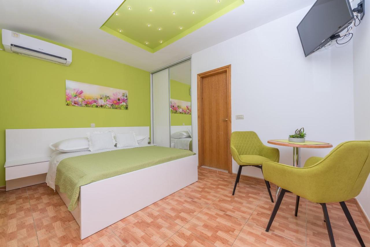 Apartments Villa Vujcic มาคาร์สกา ภายนอก รูปภาพ