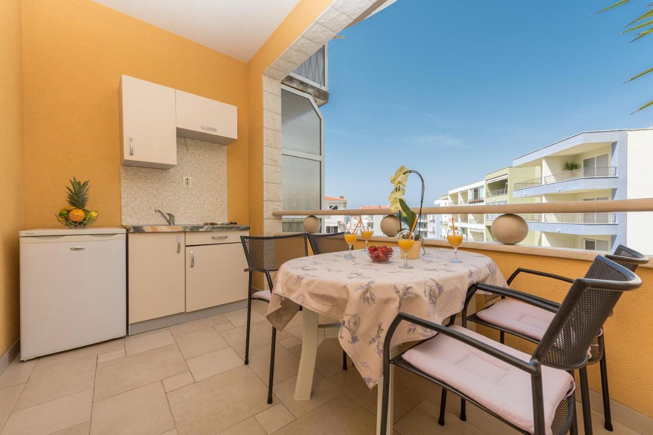Apartments Villa Vujcic มาคาร์สกา ภายนอก รูปภาพ