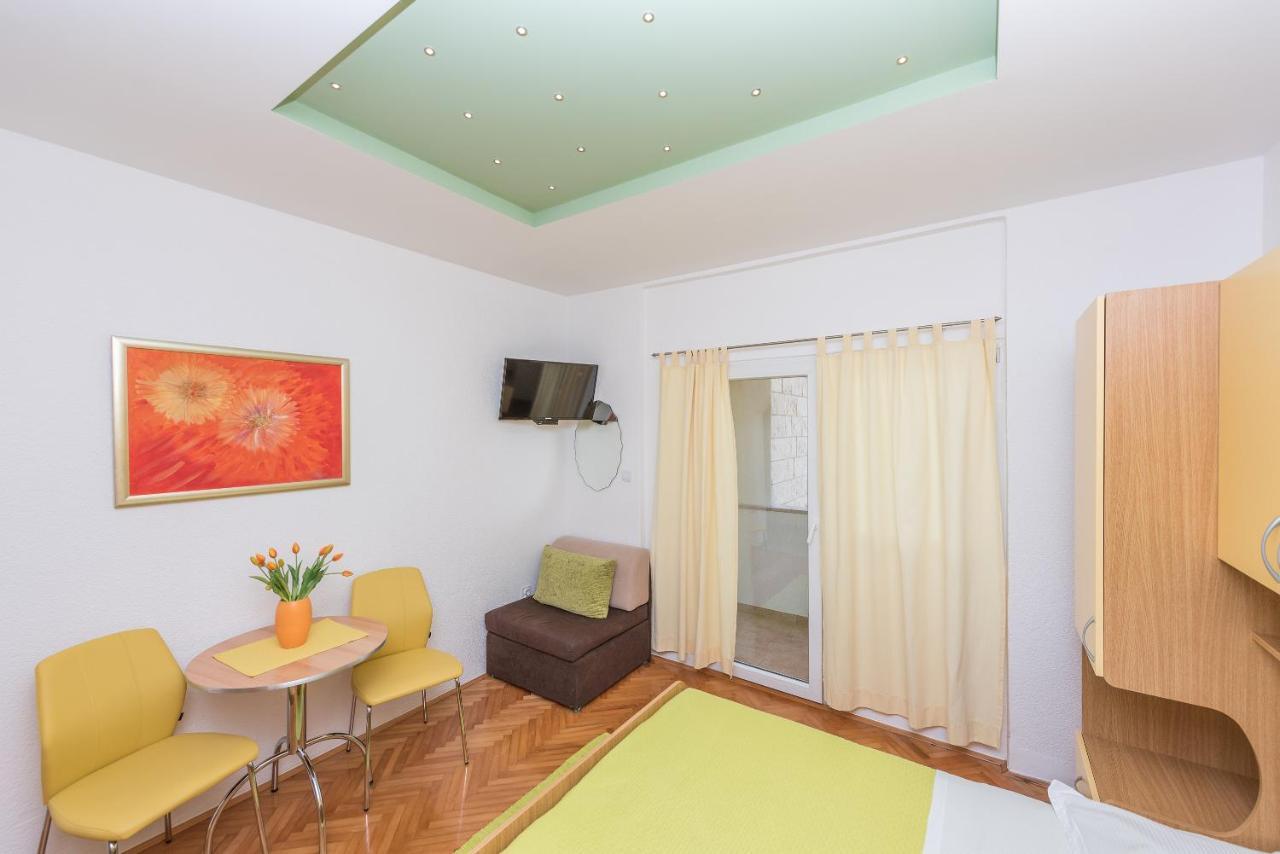 Apartments Villa Vujcic มาคาร์สกา ภายนอก รูปภาพ