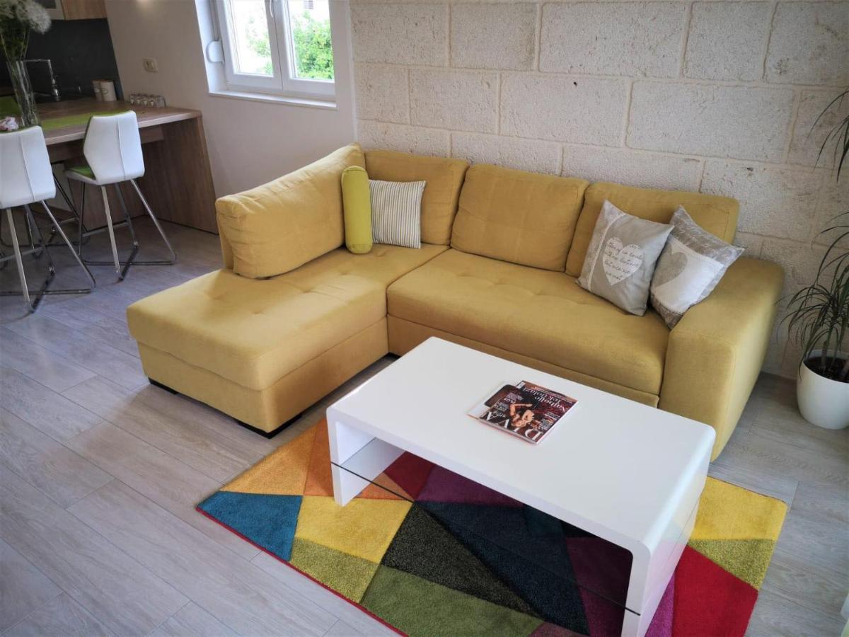 Apartments Villa Vujcic มาคาร์สกา ภายนอก รูปภาพ