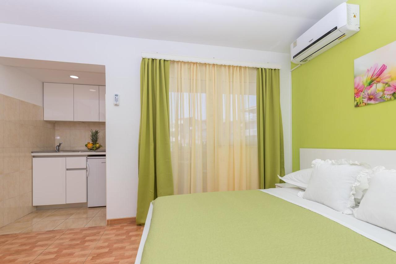 Apartments Villa Vujcic มาคาร์สกา ภายนอก รูปภาพ