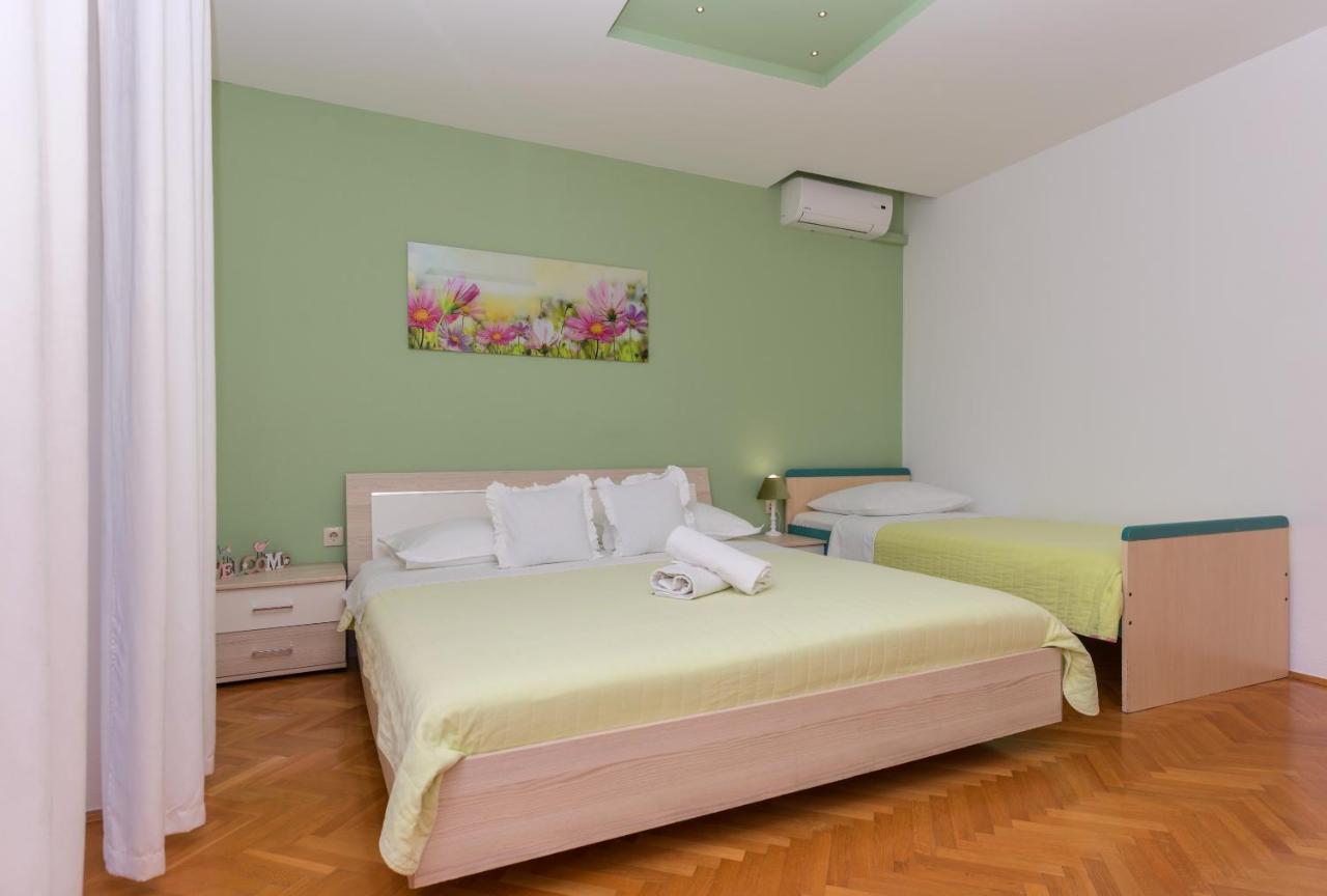 Apartments Villa Vujcic มาคาร์สกา ภายนอก รูปภาพ