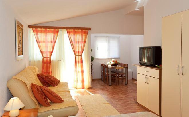 Apartments Villa Vujcic มาคาร์สกา ภายนอก รูปภาพ